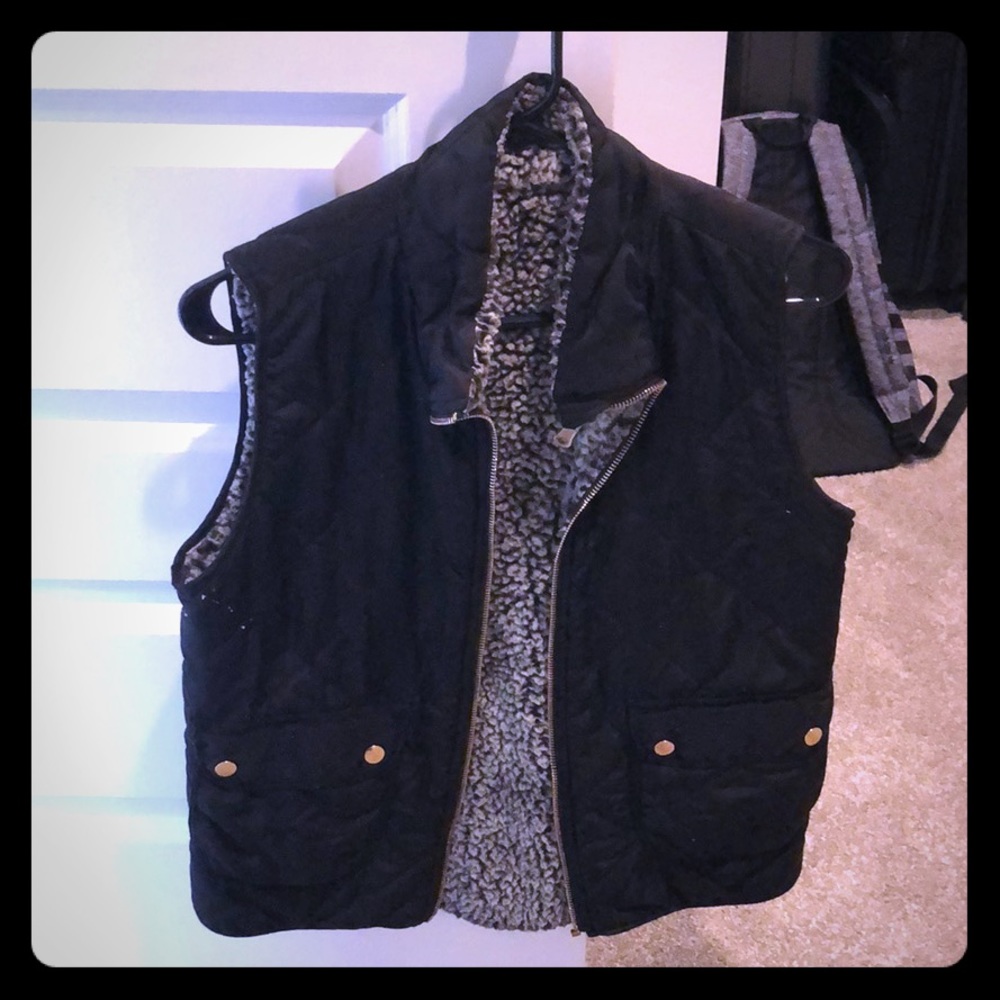 Reversible nylon/fleece vest